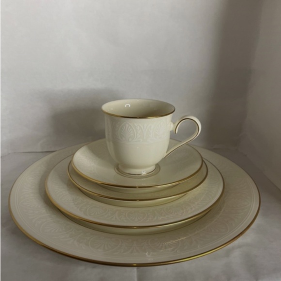 Lenox Courtyard Gold 5 Piece Place Setting 6037599 NEW IN BOX